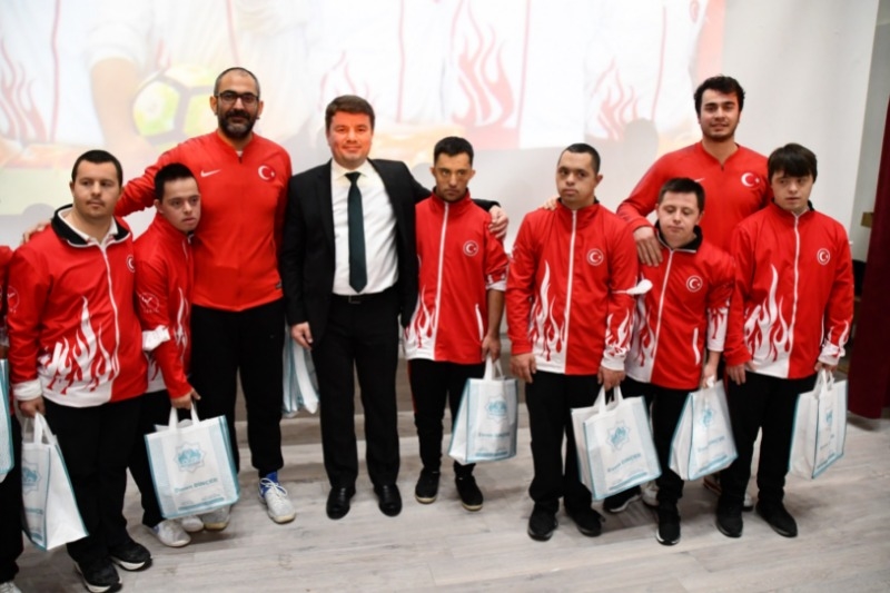 MİLLİ SPORCULAR AKSARAY BELEDİYE MECLİSİNE KONUK OLDULAR