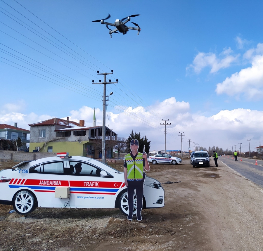 Aksaray'ın Çeşitli Bölgelerinde Jandarma Trafik Uygulamalarını Sürdürüyor