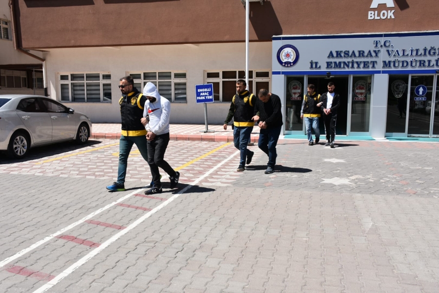Aksaray'da çeşitli suçlardan kesinleşmiş hapis cezası bulunan 5 kişi yakalanarak cezaevine gönderildi