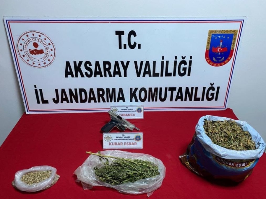Aksaray'da bir vatandaşın evinde ve bahçesinde uyuşturucu maddesi yakalandı