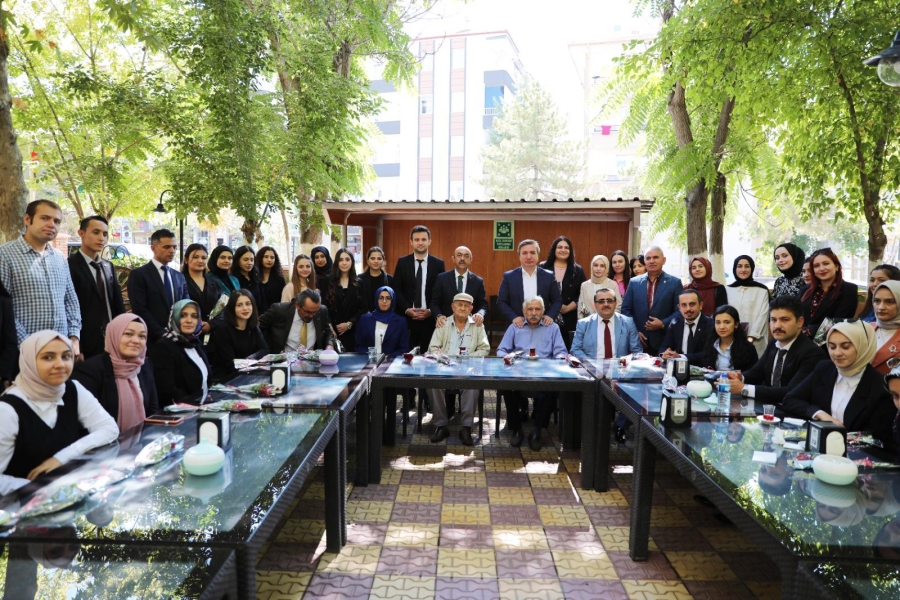 İlk ataması Aksaray’a yapılan öğretmenler karanfillerle karşılandı