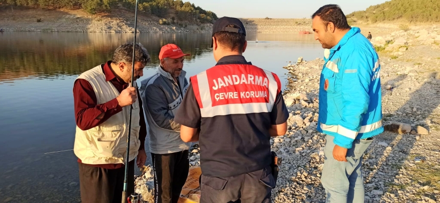 Aksaray Jandarması kaçak balık avcıları'na yönelik operasyonlarını sürdürüyor