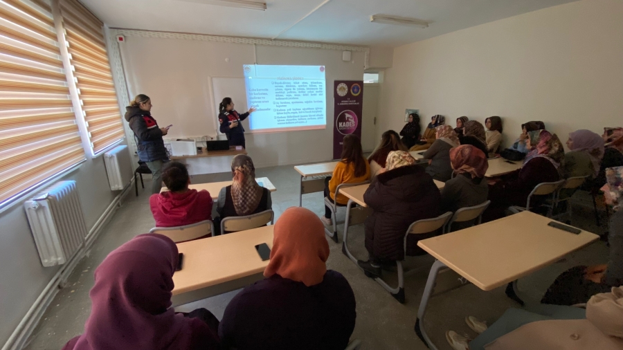 Aksaray Jandarması KADES Tanıtım Faaliyetlerini Sürdürüyor