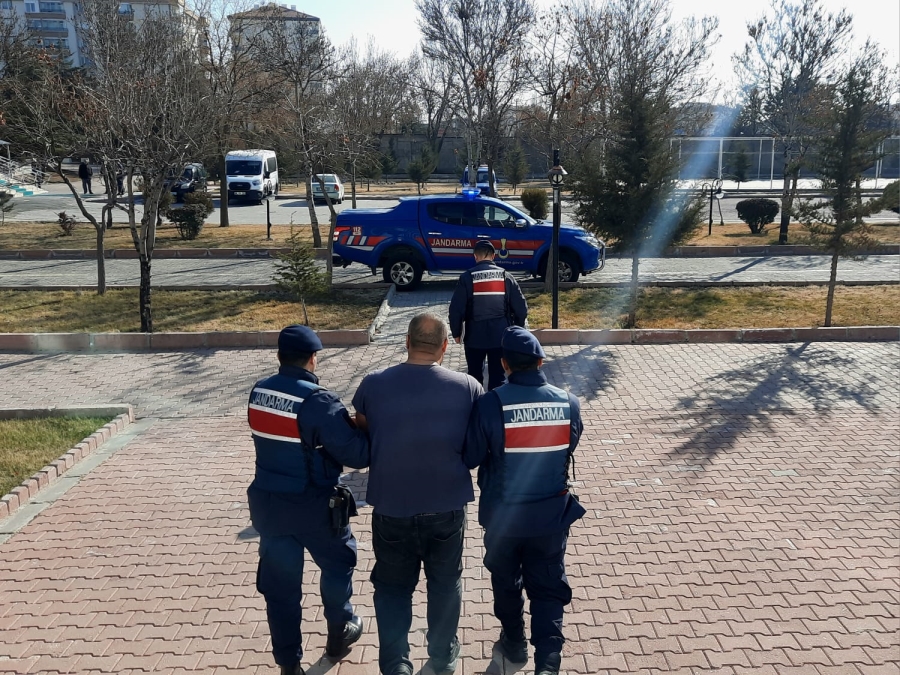 Aksaray'da Demir Kapıları Çalan Hırsız Çaldığı Kapılarla Birlikte Yakalandı