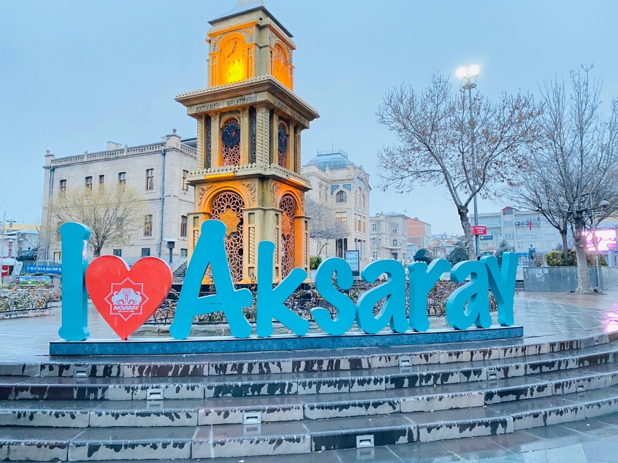Aksaray Şehir Merkezine Yılın İlk Karı Düştü