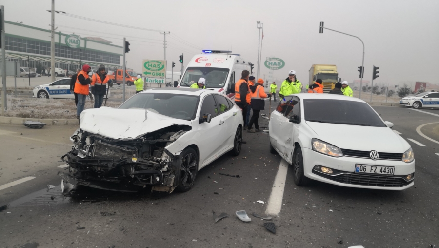 Aksaray'da Meydana Gelen Kazada 4 Kişi Yaralandı