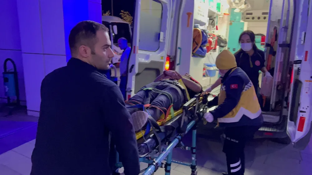 Aksaray'da 5 aracın karıştığı trafik kazasında 3 kişi yaralandı