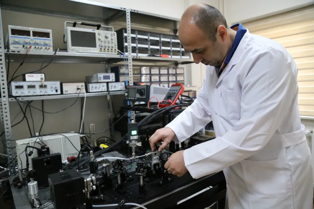 İĞNESİZ ŞEKER ÖLÇÜMÜ İÇİN LAZER TABANLI CİHAZ GELİŞTİRİLDİ
