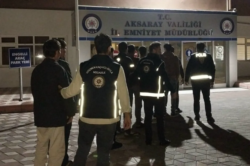 Yabancı Uyruklu 9 Göçmen Sınır Dışı Yapıldı