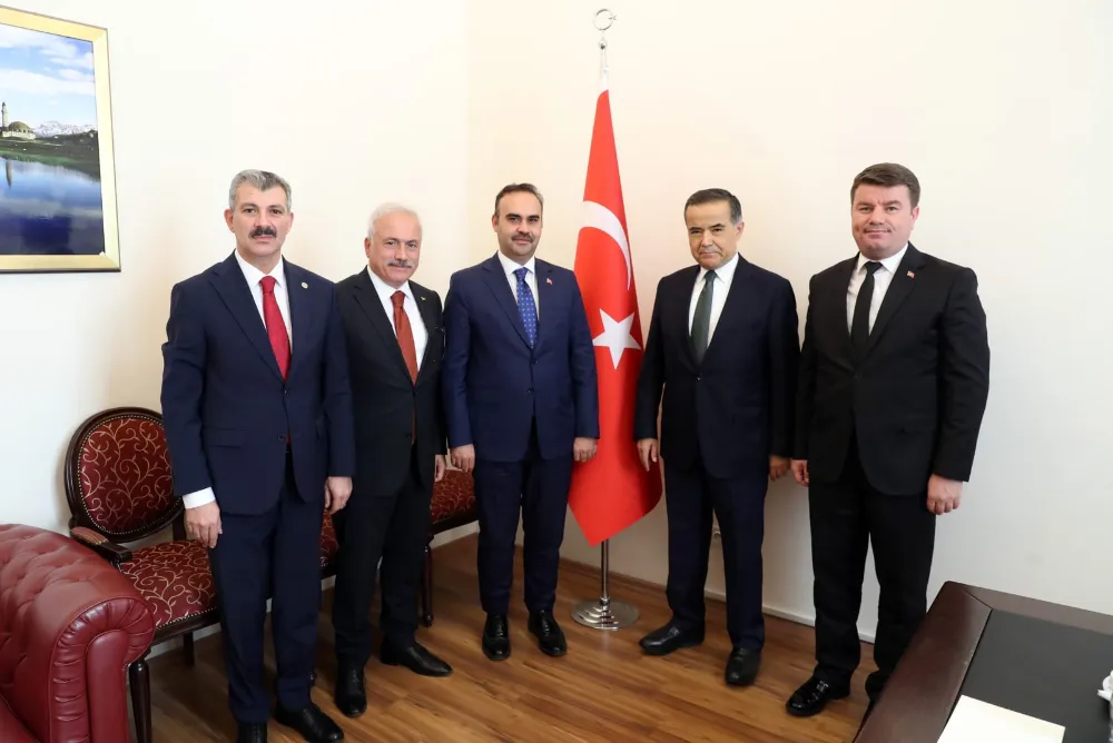 VALİ KUMBUZOĞLU, MİLLETVEKİLLERİ AYDOĞDU, ALTINSOY VE BELEDİYE BAŞKANI DİNÇER, SANAYİ VE TEKNOLOJİ BAKANI MEHMET FATİH KACIR’I ZİYARET ETTİ