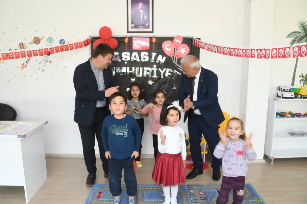 Vali Kumbuzoğlu ve Başkan Dinçer, Kadın Aktivite Merkezinde Halı Dokudu