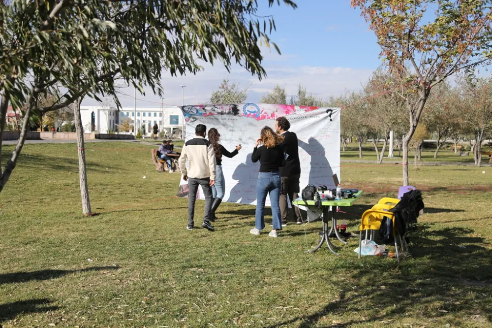 ÖĞRENCİLER REKTÖR ARIBAŞ’LA BULUŞMAYA HAZIRLANIYOR