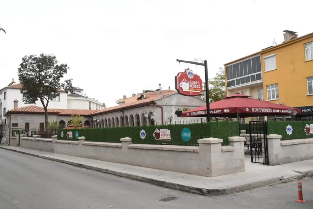 GENÇLER HİZMETE AÇILAN BEDRİYE MEDRESESİNİ ÇOK SEVDİ