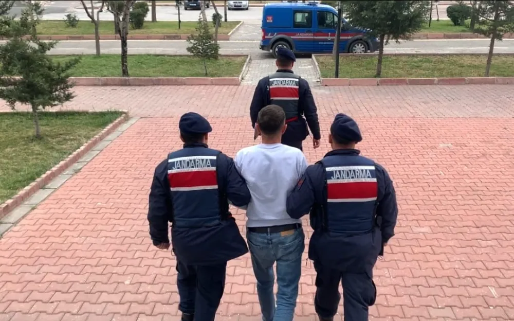 Aksaray’da Hakkında 15 Yıl 9 Ay Hapis Cezası Buluna Hırsız Yakalandı