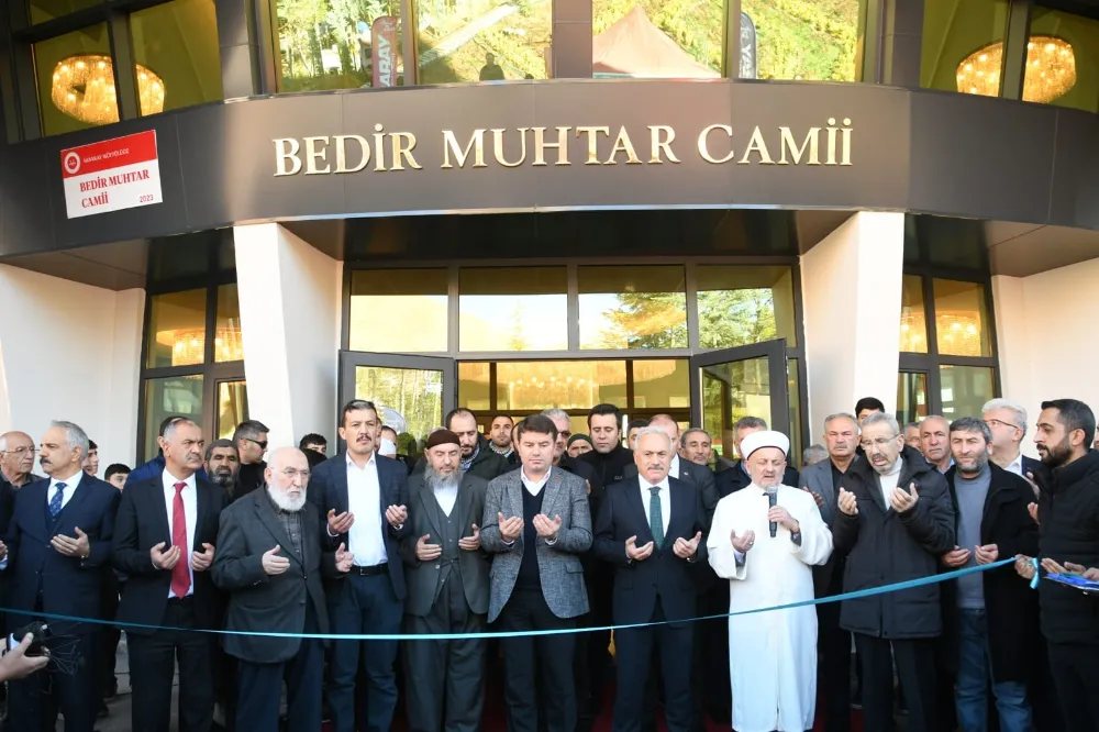 Aksaray Bedir Muhtar Külliye cami ibadete açıldı.
