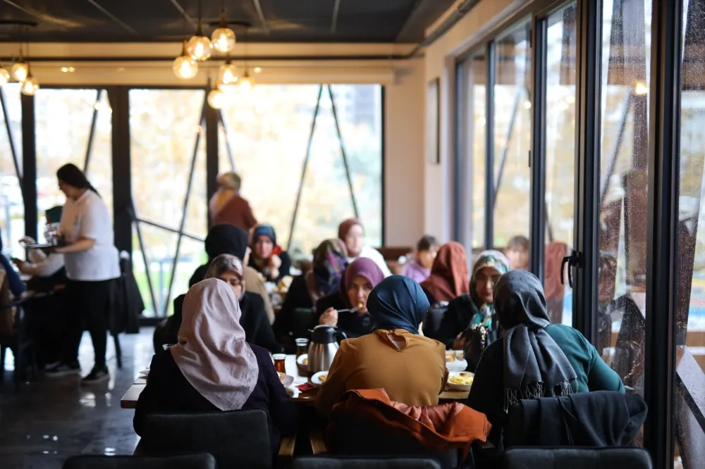 KENT KAFETERYA VE RESTORAN SOĞUK HAVALARDA SICAK HİZMETLER SUNUYOR