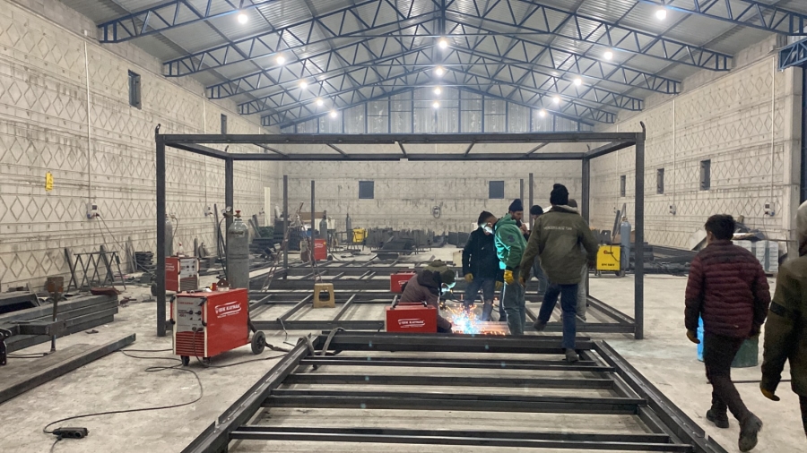 Eskilli sanayi ustaları deprem bölgesine konteyner imalatı yapıyor