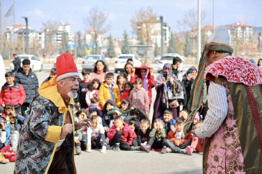 DEPREMDEN ETKİLENEN ÇOCUKLAR BİLİM MERKEZİNDE