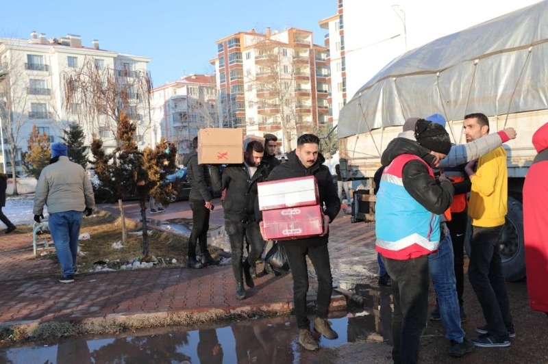 Aksaray’dan deprem bölgesine yardım malzemeleri sevkiyatı devam ediyor