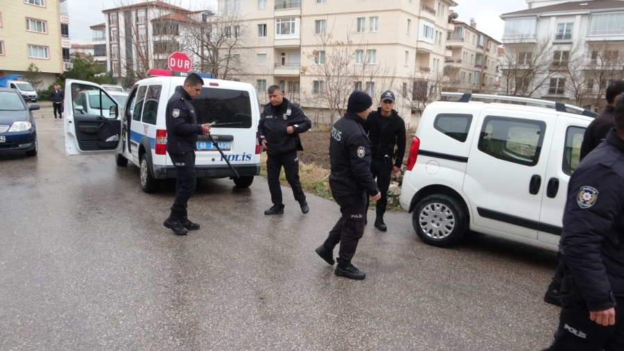 Aksaray'da eşiyle kavga eden şahıs adeta çıldırdı