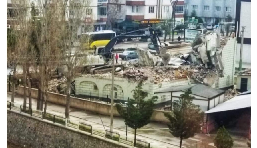 Aksaray saatçioğlu cami yıkıldı
