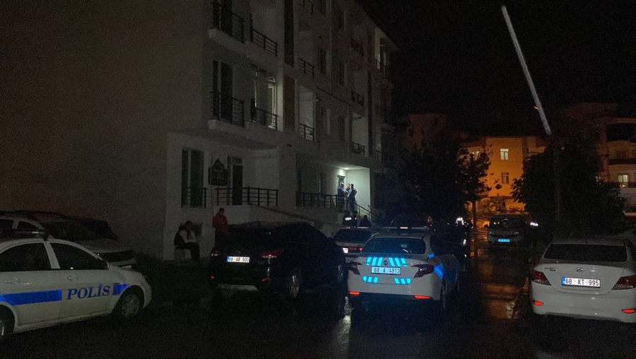 Aksaray'da genç Kadın polis memurunu başından vurarak ağır yaraladı