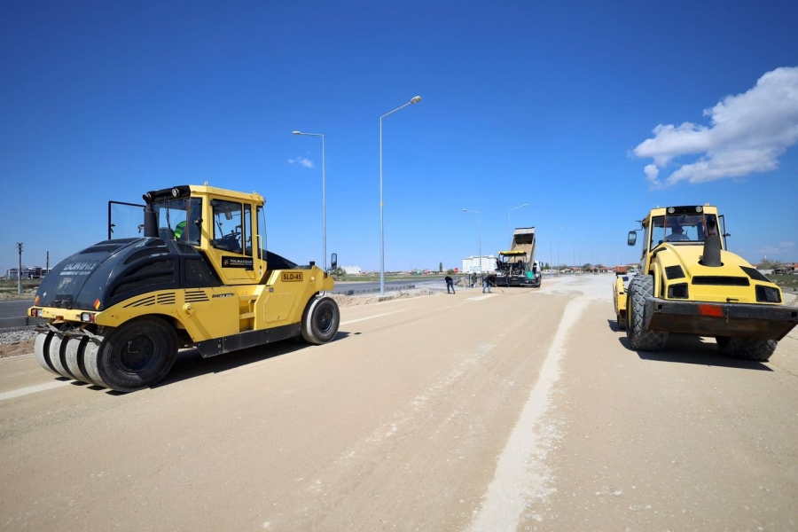 50 METRELİK YENİ BULVAR YOLUNUN II. KISMI ASFALTLANMAYA HAZIRLANIYOR