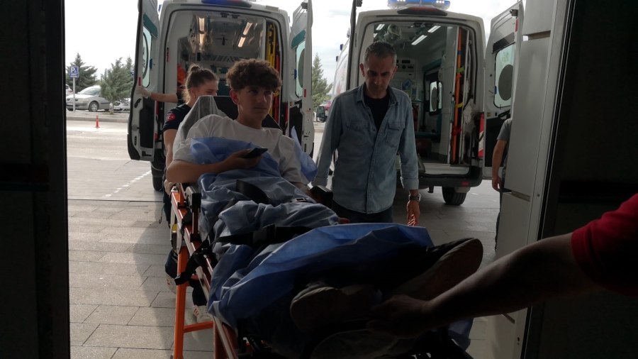 Aksaray'da iki grup arasında çıkan kavgada iki kişi bıçakla yaralandı
