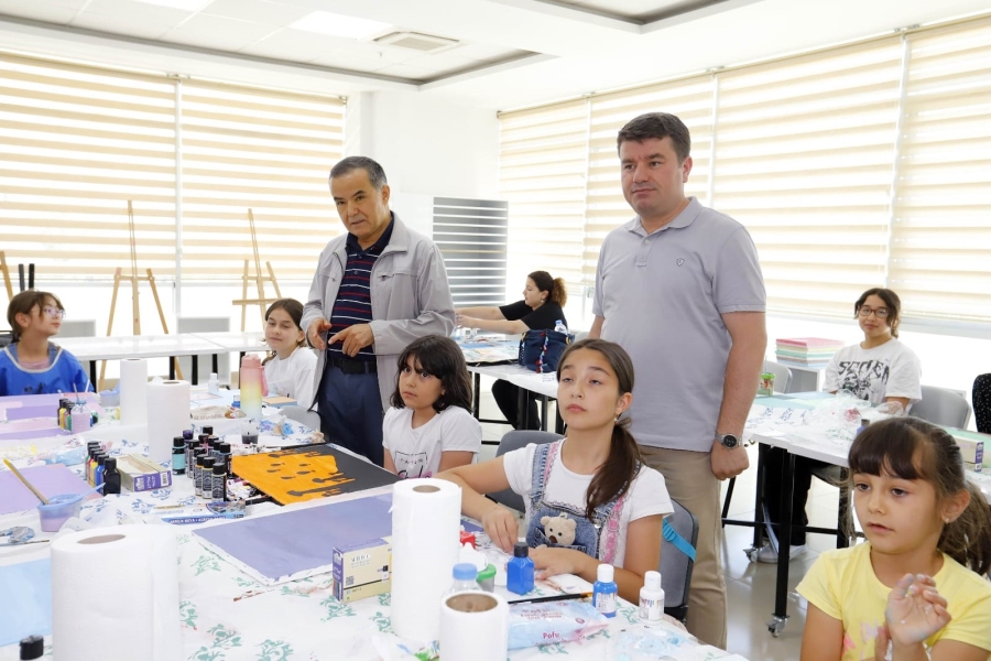 Ak Parti Milletvekili Aydoğdu ve Belediye Başkanı Dinçer Kadın Aktivite Merkezi’ni Ziyaret Etti