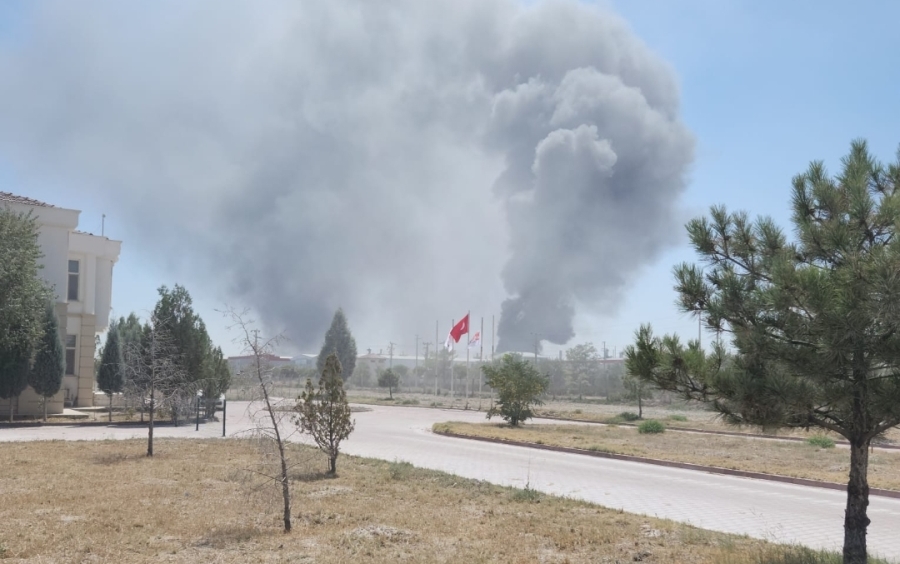 Aksaray OSB de Geri dönüşüm fabrikasında yangın çıktı