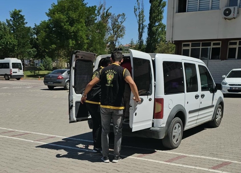 Aksaray’da Çeşitli Suçlardan Aranan 4 Kişi Yakalandı
