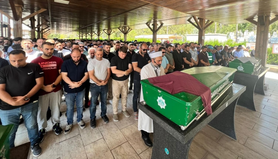 Dün Adıyaman’da Feci Kazada Hayatını Kaybeden Aksaraylı Hemşerilerimiz Göz Yaşları Arasında Toprağa verildi