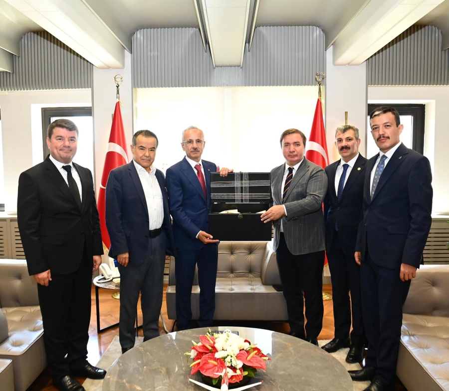 AKSARAY HEYETİ ULAŞTIRMA VE ALTYAPI BAKANI ABDULKADİR URALOĞLU’NU ZİYARET ETTİ
