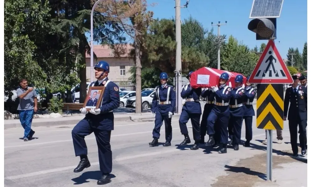 Kalp krizi geçiren Uzman çavuş Demirci Beldesinde toprağa verildi