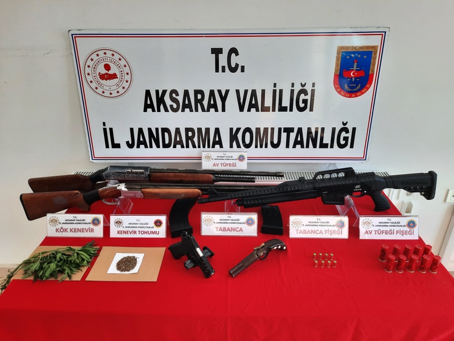 Aksaray’da Jandarmanın yaptığı operasyonlarda çeşitli marka silah ve esrar maddesi yakalandı