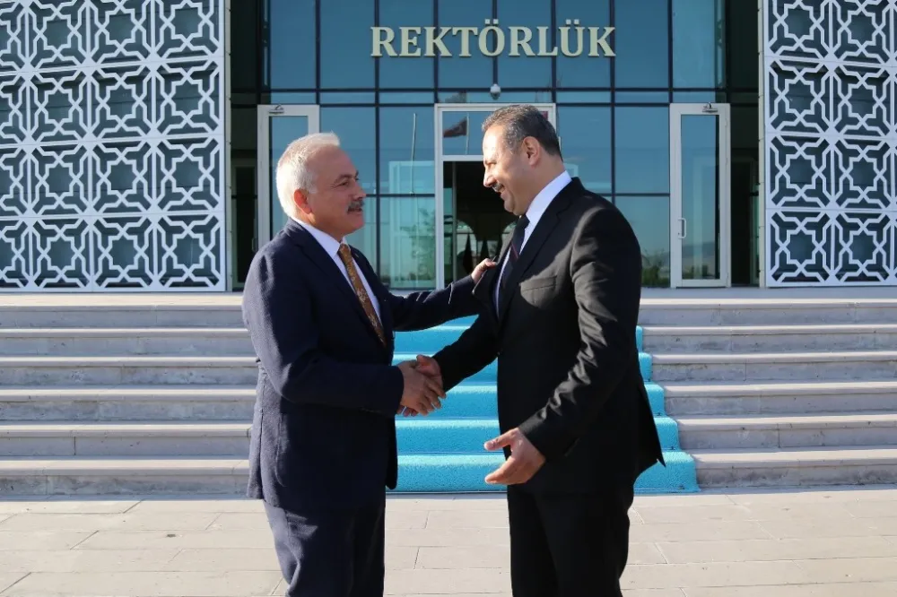 VALİ KUMBUZOĞLU REKTÖR ARIBAŞ’I ZİYARET ETTİ