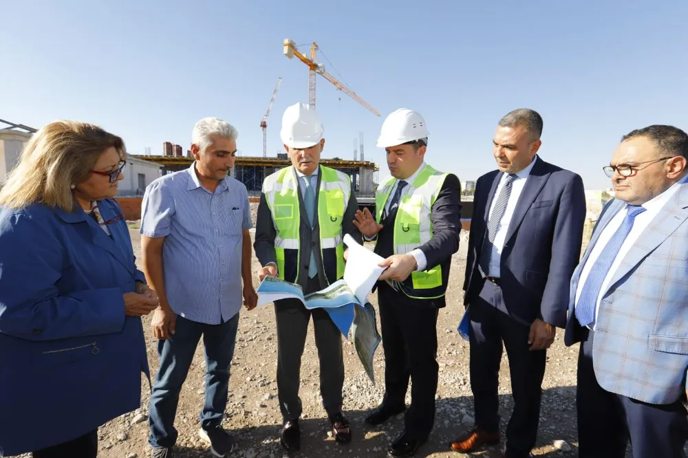 AK PARTİ GENEL BAŞKAN YARDIMCISI YUSUF ZİYA YILMAZ YENİ BELEDİYE HİZMET BİNASI İNŞAATINDA İNCELEMELERDE BULUNDU