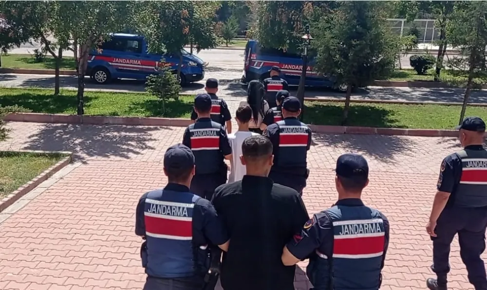 Aksaray’da Uyuşturucu Madde Kullandığı, Bulundurduğu Ve Ticaretini Yaptığı Tespit Edilen 3 Kişi Yakalandı