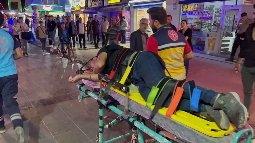 Aksaray'da Sigara İzmariti Yüzünden Çıkan Kavgada 4 Kişi Bıçakla Ağır Yaralandı