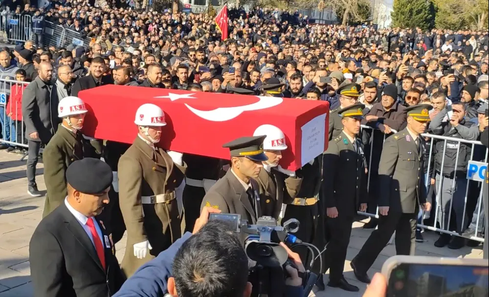 Yamaç Paraşütçülerimiz Eksi 10 Derecede Şehitlerimizin Anısına Hasandağından Uçtular