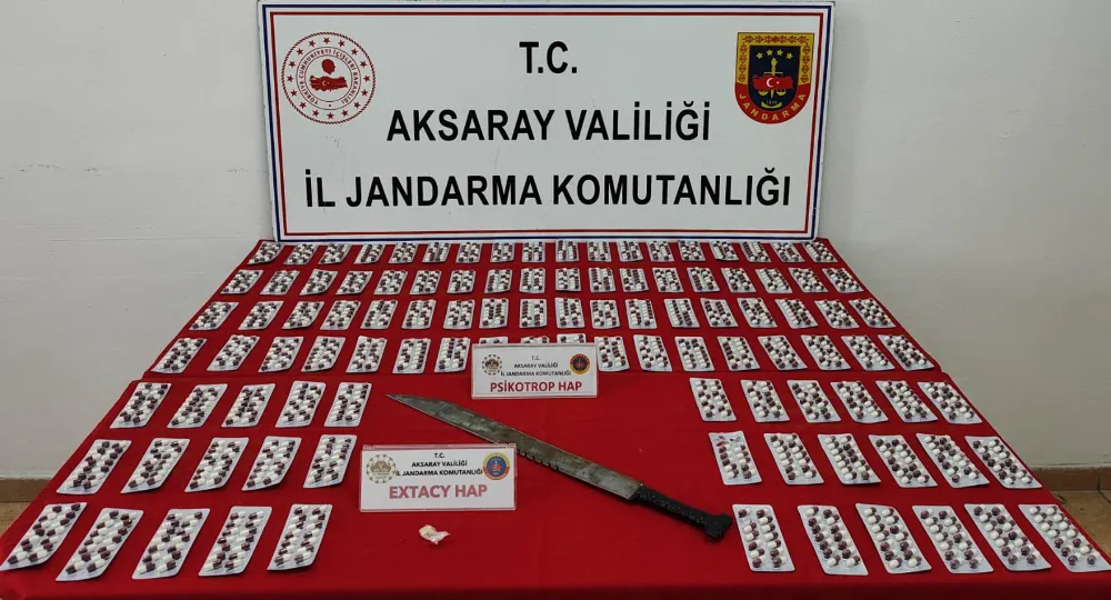 Aksaray'da binlerce uyuşturucu hap ve saldırı bıçağı ele geçirildi 2 kişi gözaltına alındı