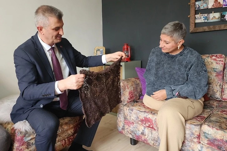 Cumhurbaşkanı'nca ödüllendirilen Gölcüklü Koşal'a Başkan'dan ziyaret
