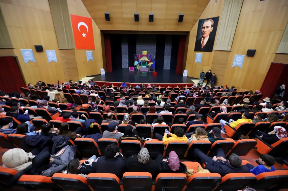 AKSARAY BELEDİYESİ ŞEHİR TİYATROLARI İLE KAPILARINI SANATSEVERLERE ARALIYOR