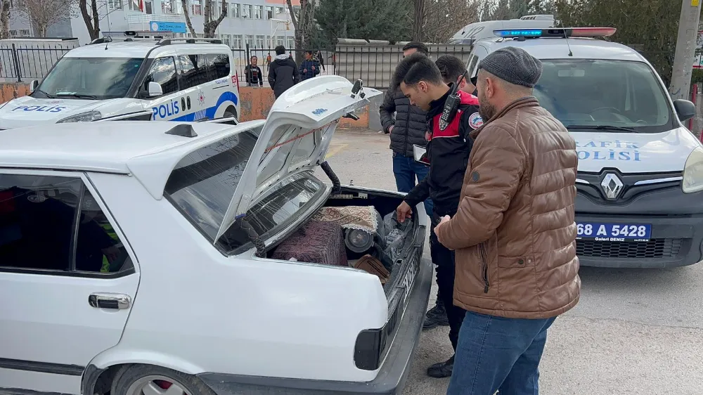 Aksaray Polisi Hacılar Harmanı, Taşpazar, Fatih, Büyük Bölcek ve Şamlı Mahallelerinde belirlenen noktalarda denetim yaptı.
