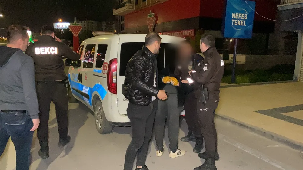 Aksaray da gece yarısı depodan hırsızlık yapan 2 kişiyi polis kıskıvrak yakaladı