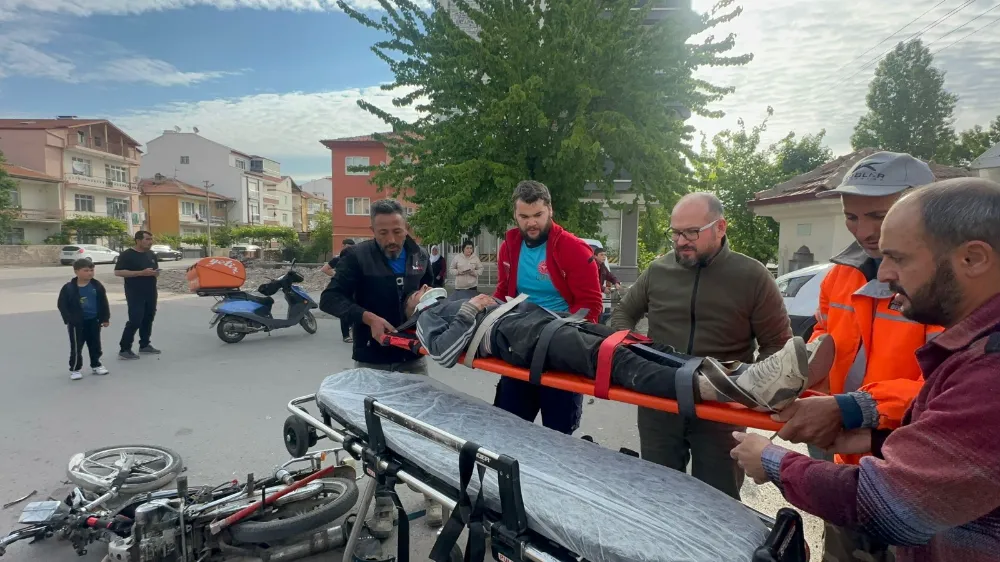 Aksaray da motosiklet kamyonete çarptı 2 kişi yaralandı