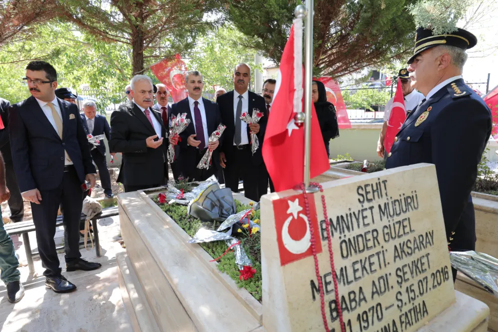 Aksaray'da, 15 Temmuz Demokrasi ve Milli Günü etkinlikleri şehitlik ziyareti ile başladı. Öğle namazı öncesi tüm şehitler için Mevlit okutuldu