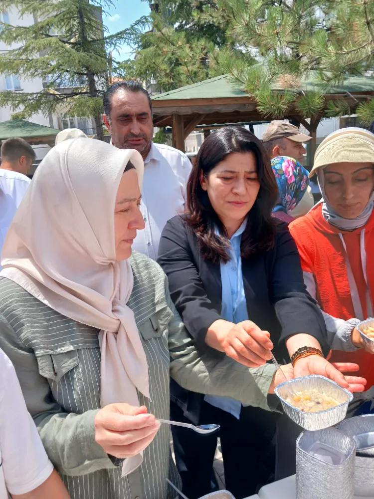 SONGÜL DEMİR AŞURE HAYRI DÜZENLEDİ