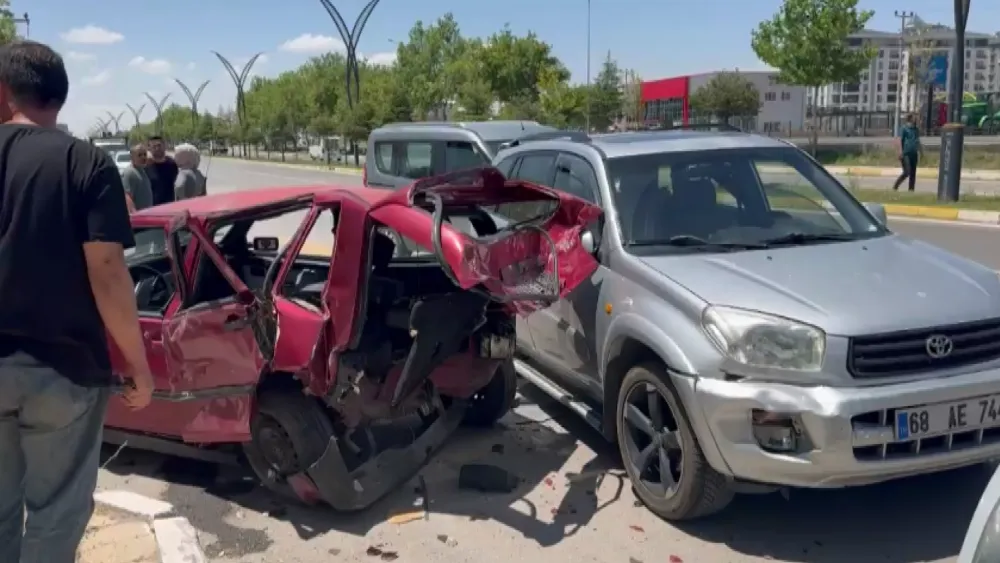 Aksaray da meydana gelen trafik kazasında 3 kişi yaralandı