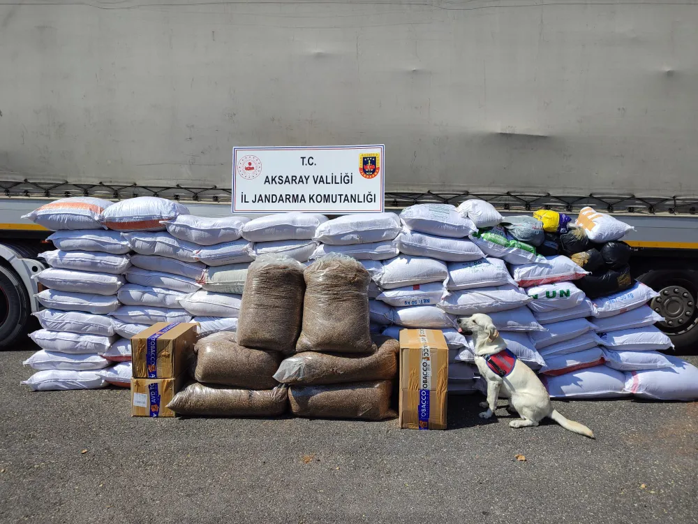 Aksaray Jandarması Bir TIR 'da 2688 Kilo Kaçak Tütün Ele Geçirdi